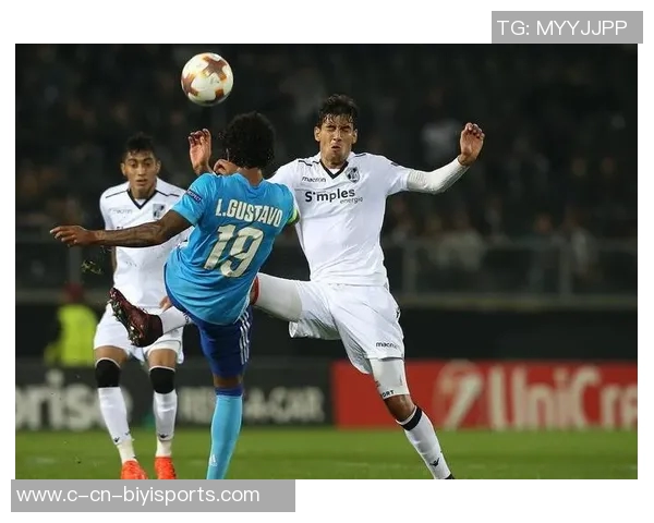 艾维斯与吉马雷斯的激烈对决揭示了足球战术的深度与魅力 艾维斯与吉马雷斯的激烈对决揭示了足球战术的深度与魅力